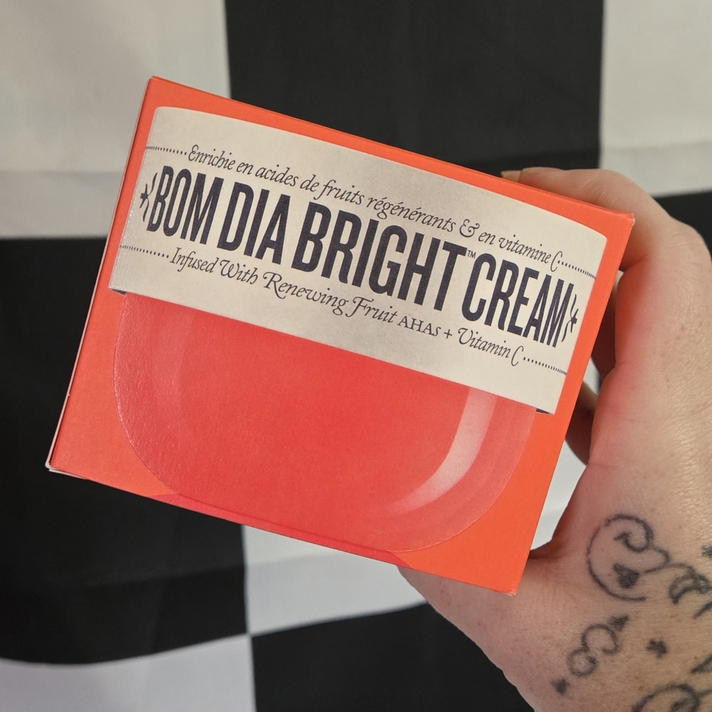 BOM DIA Bright Cream - Vibrant Coral-Red Jar